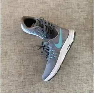 🪞 nike running memory foam sneaker women’s shoe size 5.5